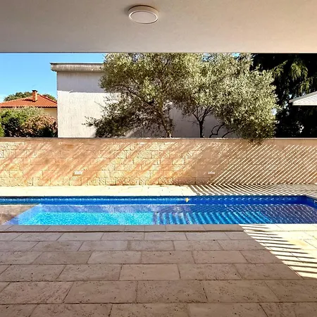דירה Aurea With Private Pool And Garden קרק